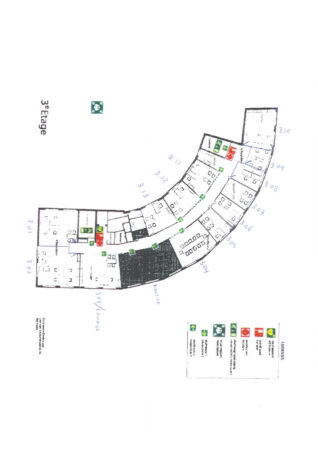 Plattegrond van de derde etage van het kantoorpand aan de Laan van ’s-Gravenmade met kamernummers en vluchtwegen.